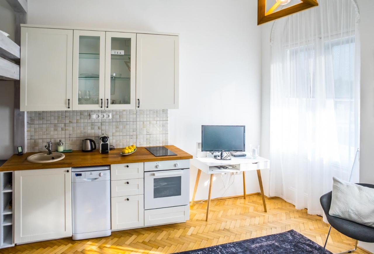 Ybl Apartment City Center Székesfehérvár Екстериор снимка